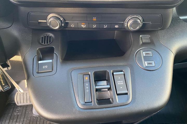Hvid Toyota ProAce City fra 2025