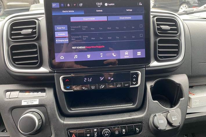 Hvid Toyota Proace Max fra 2024