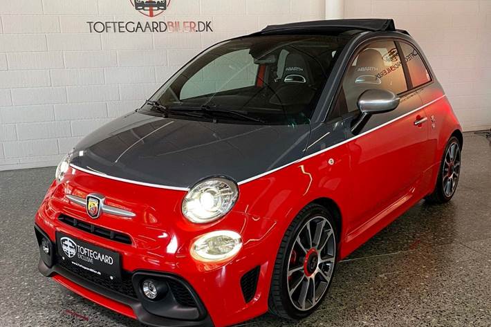 Grå Abarth 595C fra 2016 set udefra