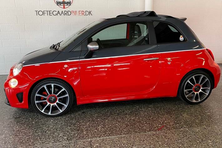 Grå Abarth 595C fra 2016