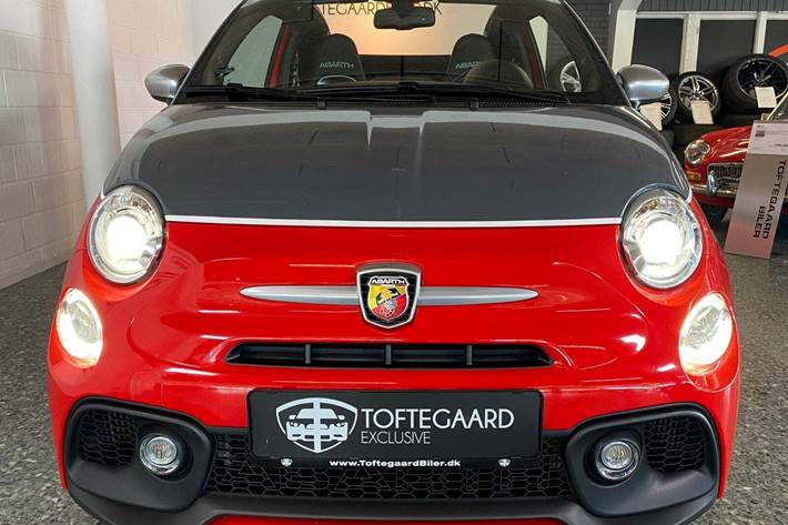 Grå Abarth 595C fra 2016 set udefra