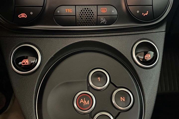 Grå Abarth 595C fra 2016 set indefra
