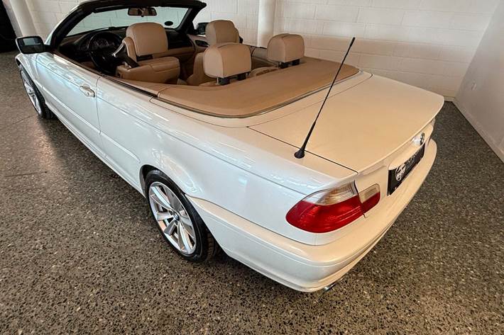Hvid BMW 330Ci fra 2002