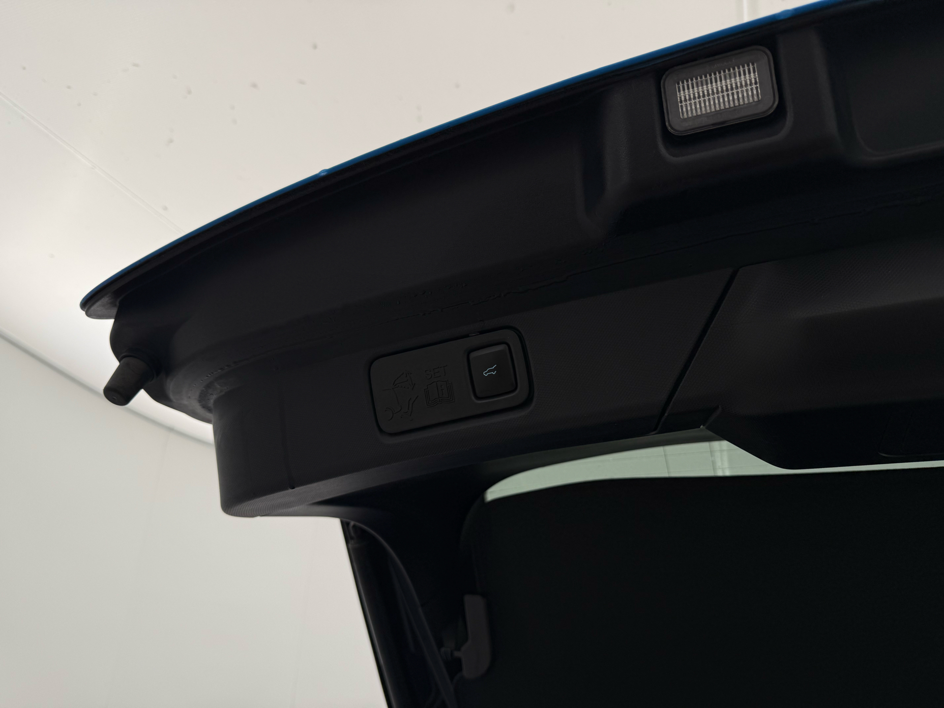 Blå Ford Mustang Mach-E fra 2023