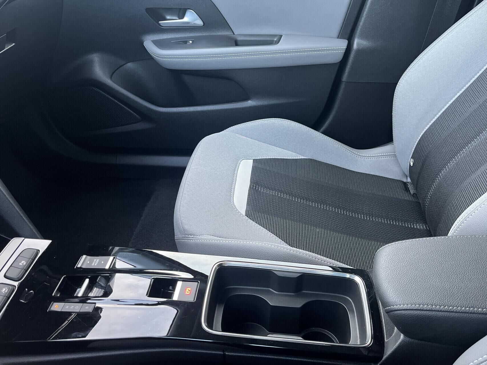 Grå Opel Mokka-e fra 2022