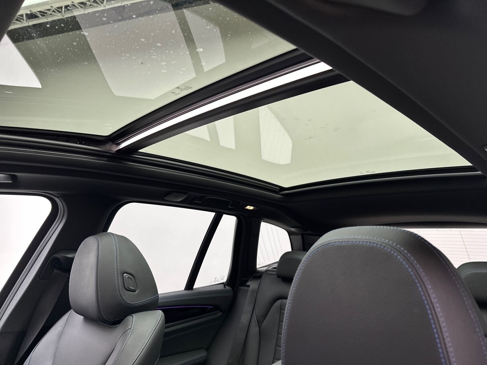 Grå BMW iX3 fra 2024