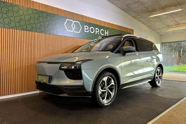 Blå Aiways U5 fra 2021 set udefra