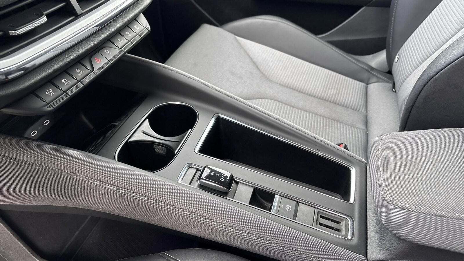 Hvid Skoda Enyaq fra 2023