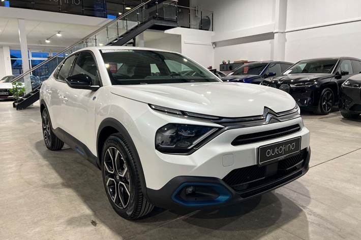 Sort Citroën ë-C4 X fra 2025 set udefra