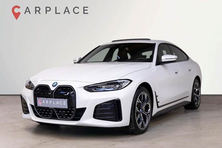 Hvid BMW i4 fra 2022 set udefra