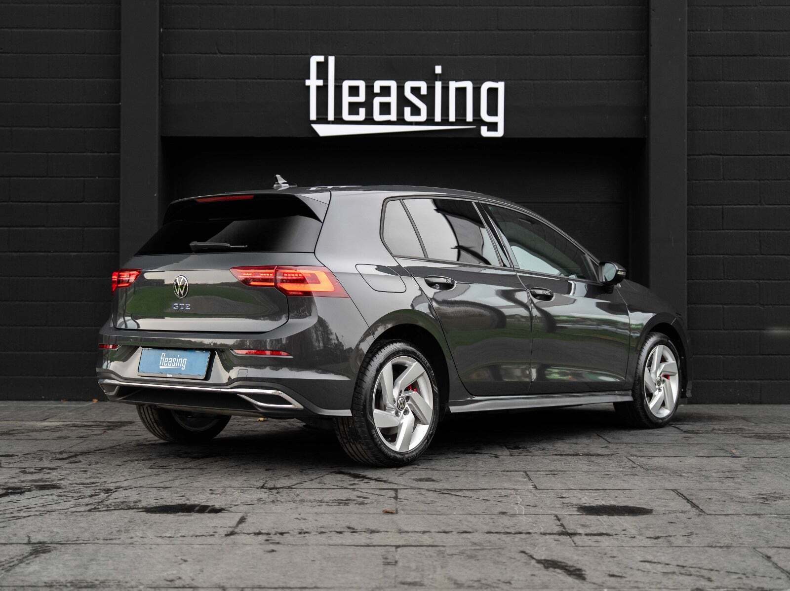 Grå VW Golf VIII fra 2022