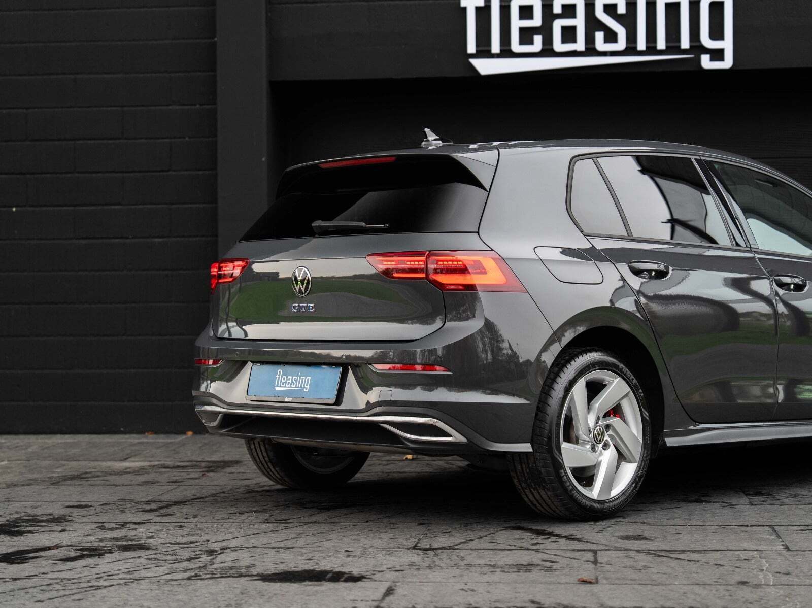 Grå VW Golf VIII fra 2022