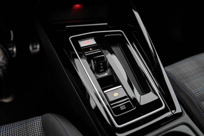 Grå VW Golf VIII fra 2022