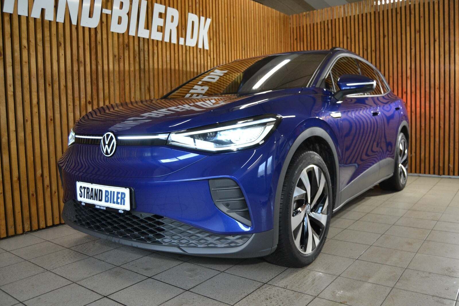 Blå VW ID.4 fra 2023 set udefra