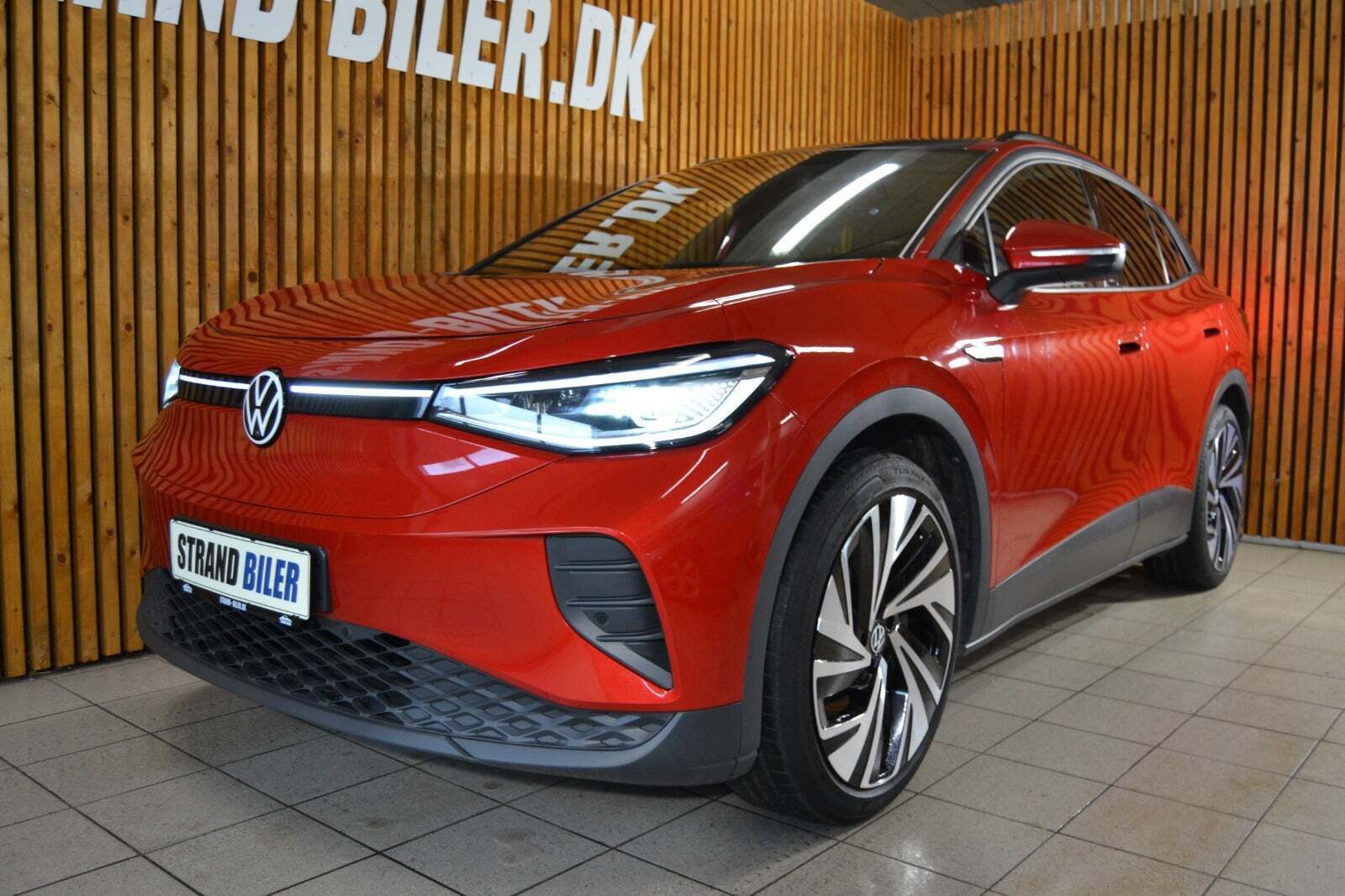 Rød VW ID.4 fra 2022 set udefra