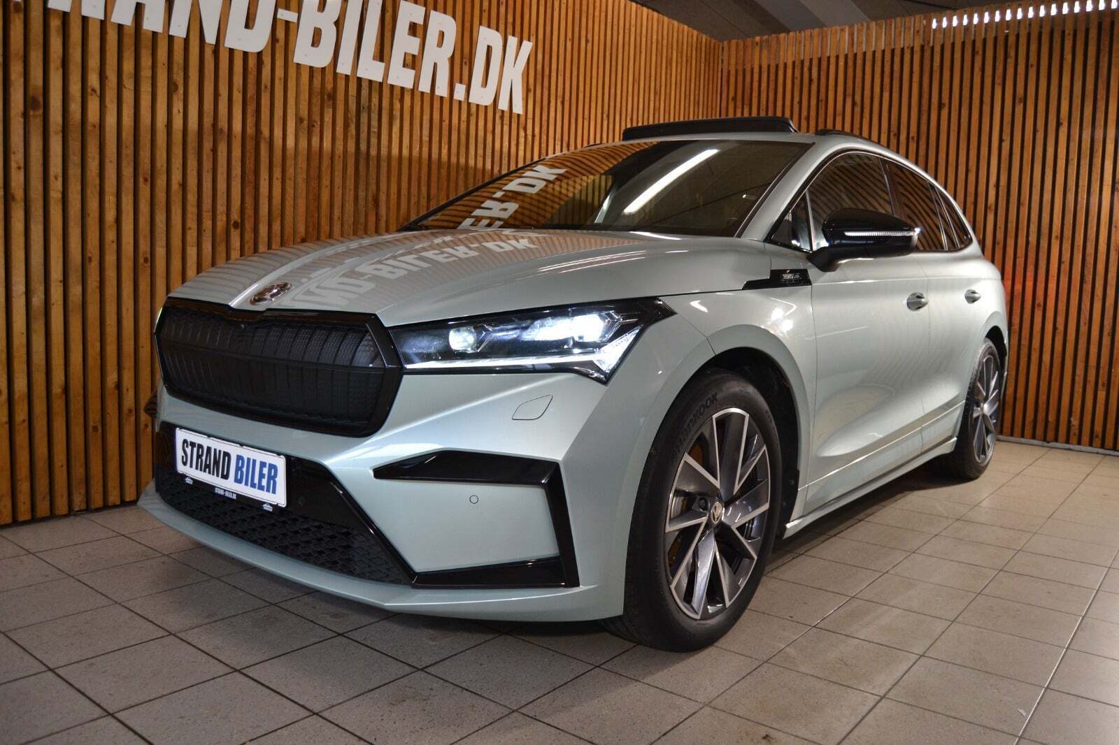 Grøn Skoda Enyaq fra 2021 set udefra