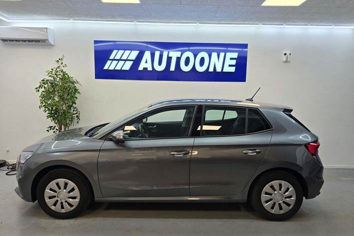 Grå Skoda Fabia fra 2023