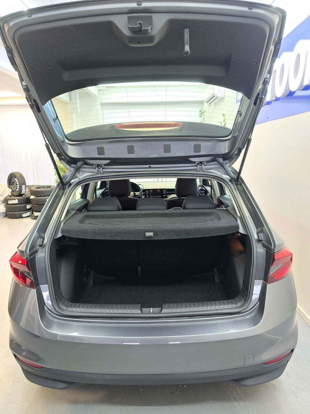 Grå Skoda Fabia fra 2023