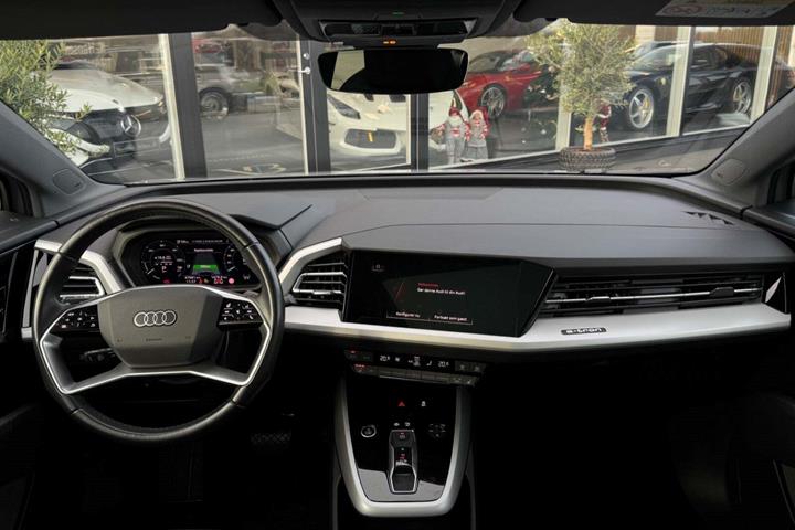 Gul Audi Q4 e-tron fra 2022
