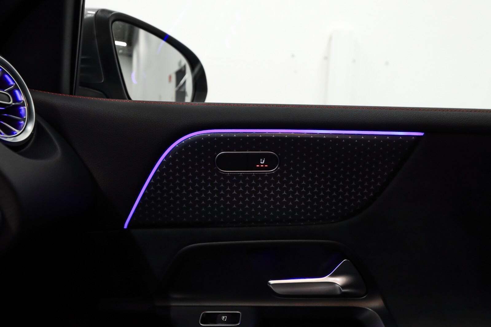 Grå Mercedes EQB250+ fra 2025