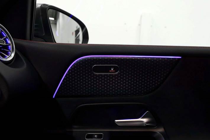 Grå Mercedes EQB250+ fra 2025