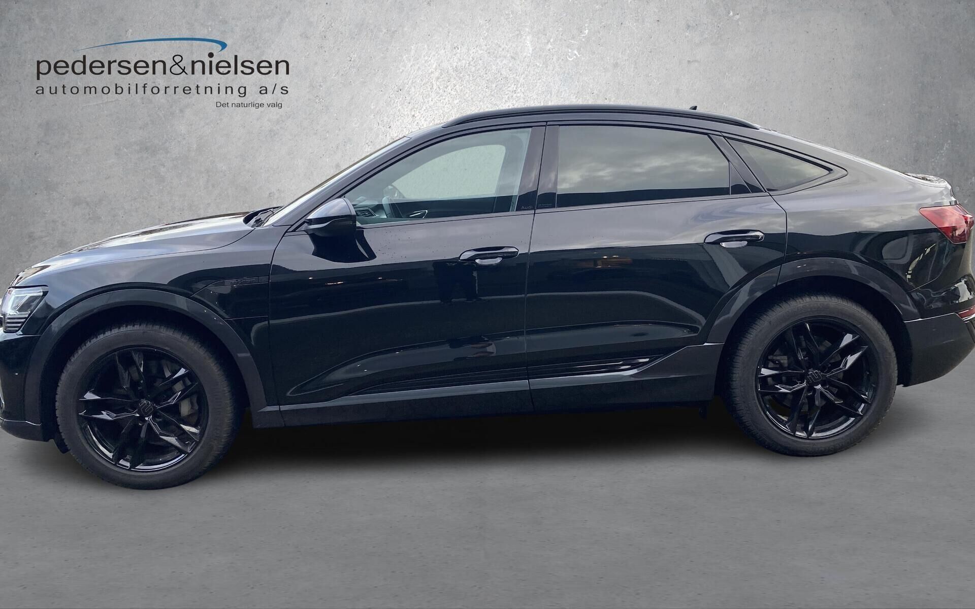 Sort Audi Q8 fra 2023