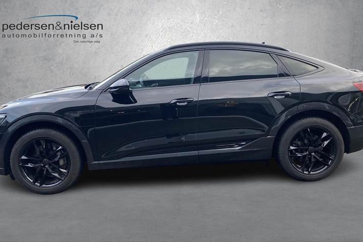 Sort Audi Q8 fra 2023