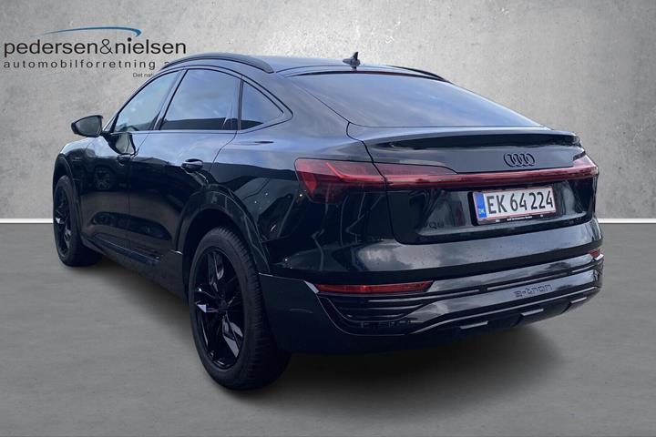Sort Audi Q8 fra 2023