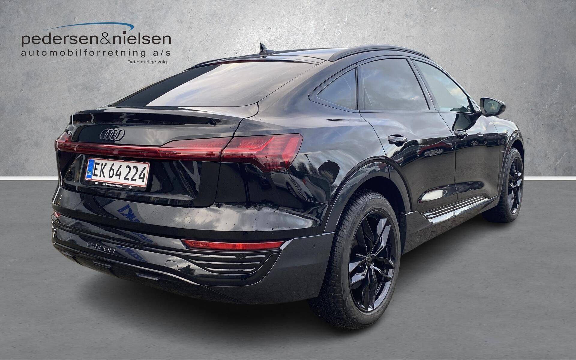 Sort Audi Q8 fra 2023