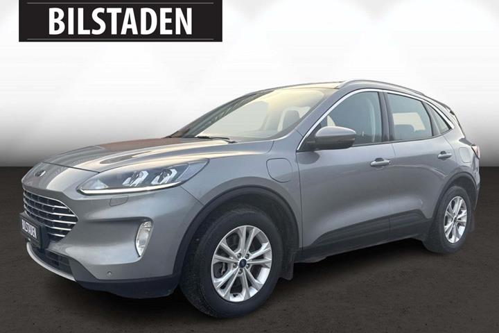 Grå Ford Kuga fra 2021 set udefra
