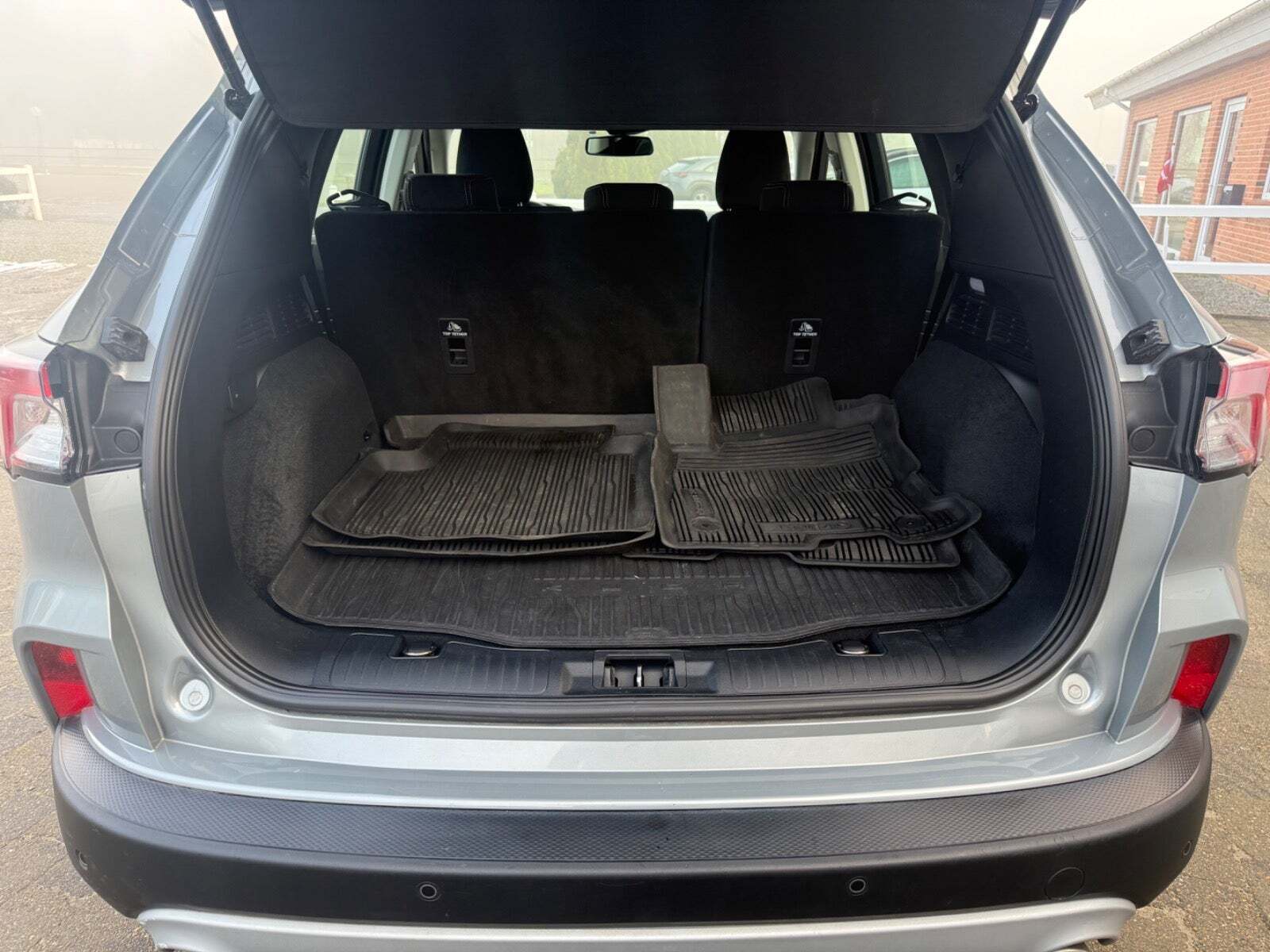 Grå Ford Kuga fra 2021