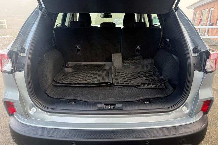 Grå Ford Kuga fra 2021