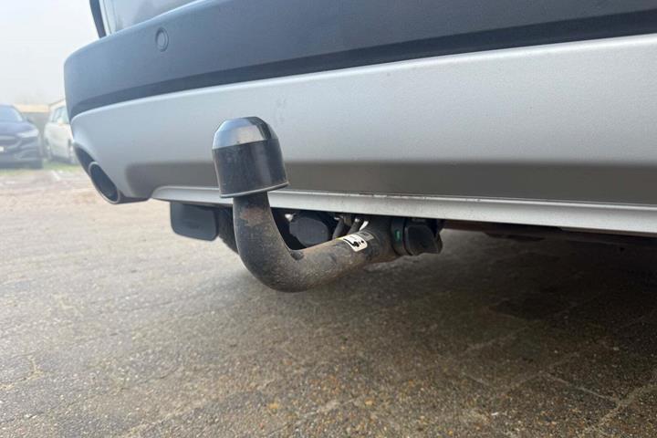 Grå Ford Kuga fra 2021