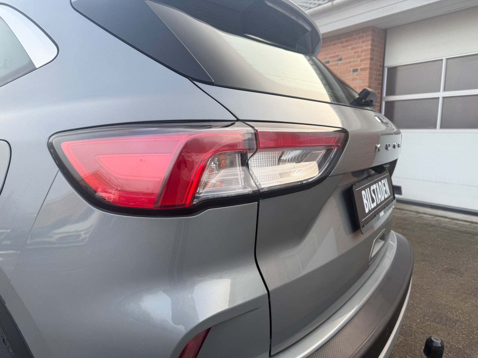 Grå Ford Kuga fra 2021