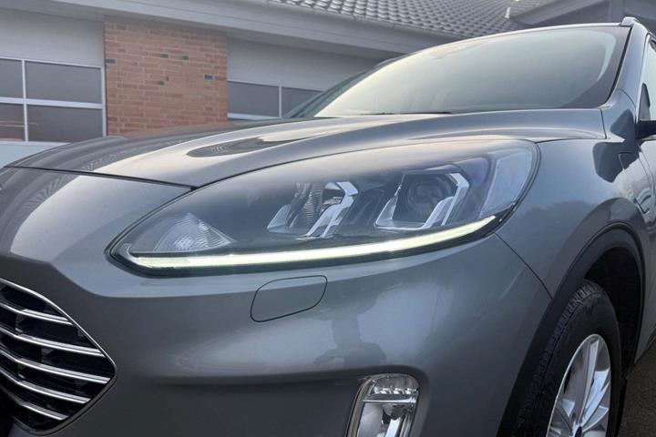 Grå Ford Kuga fra 2021