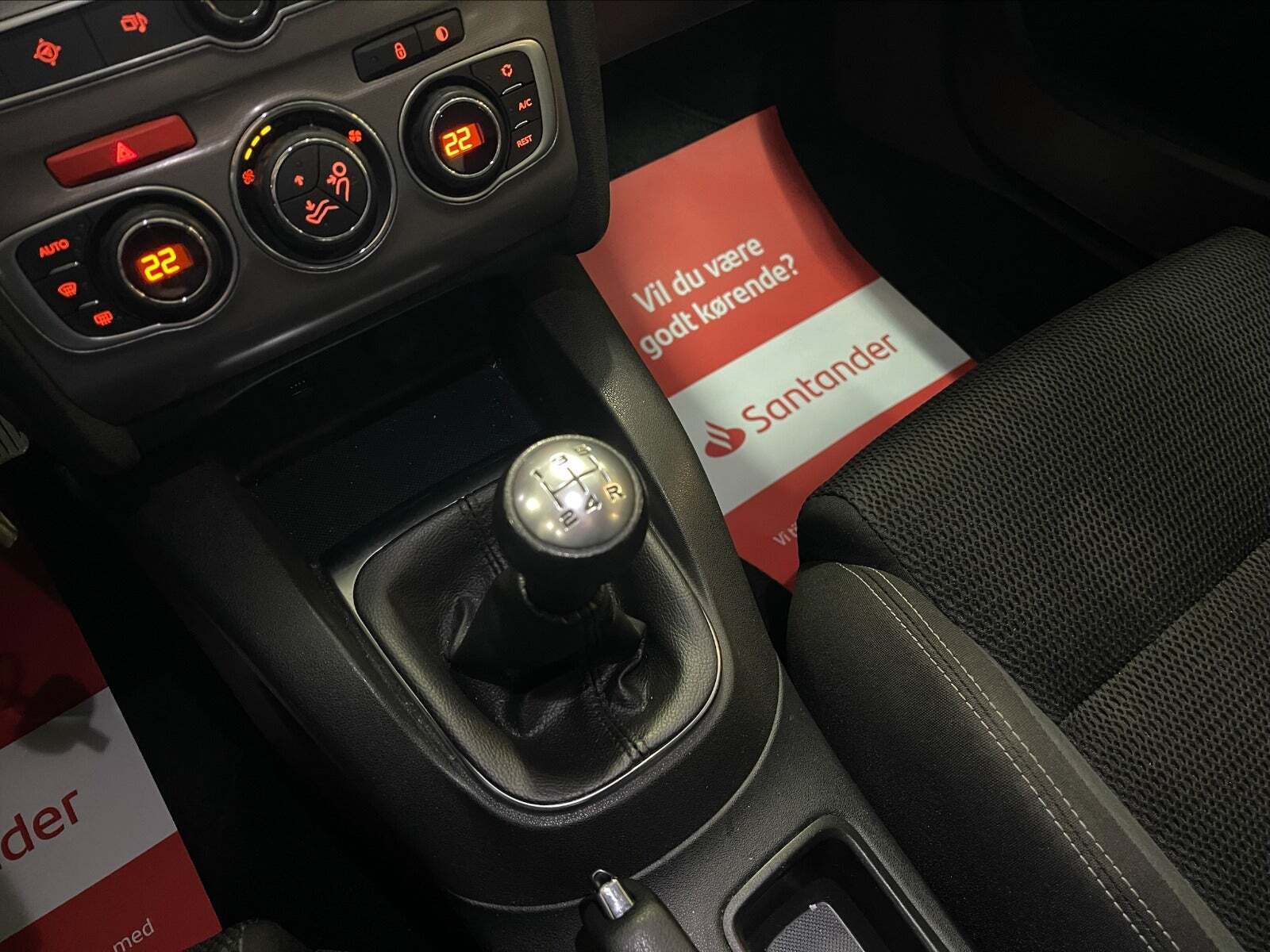 Rød Citroën C4 fra 2016