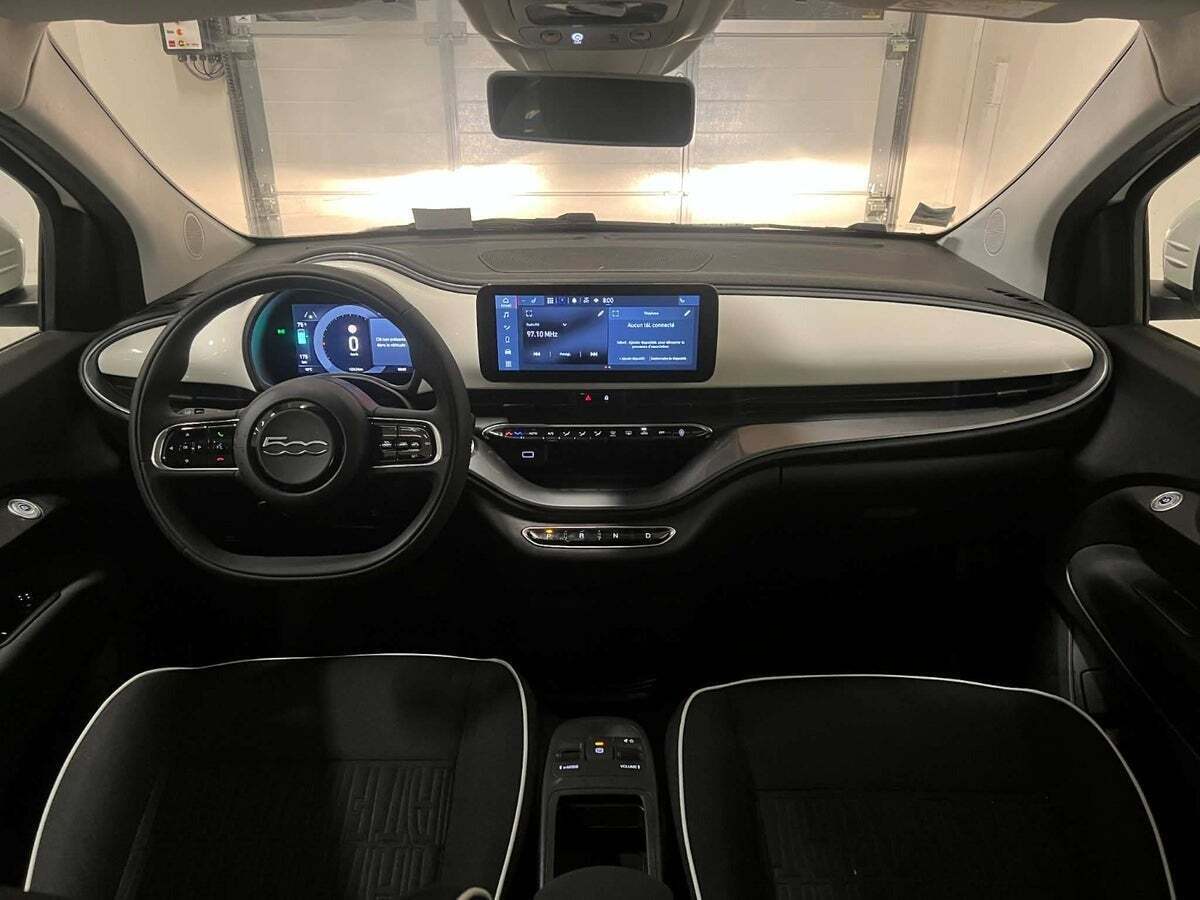 Hvid Fiat 500e fra 2023