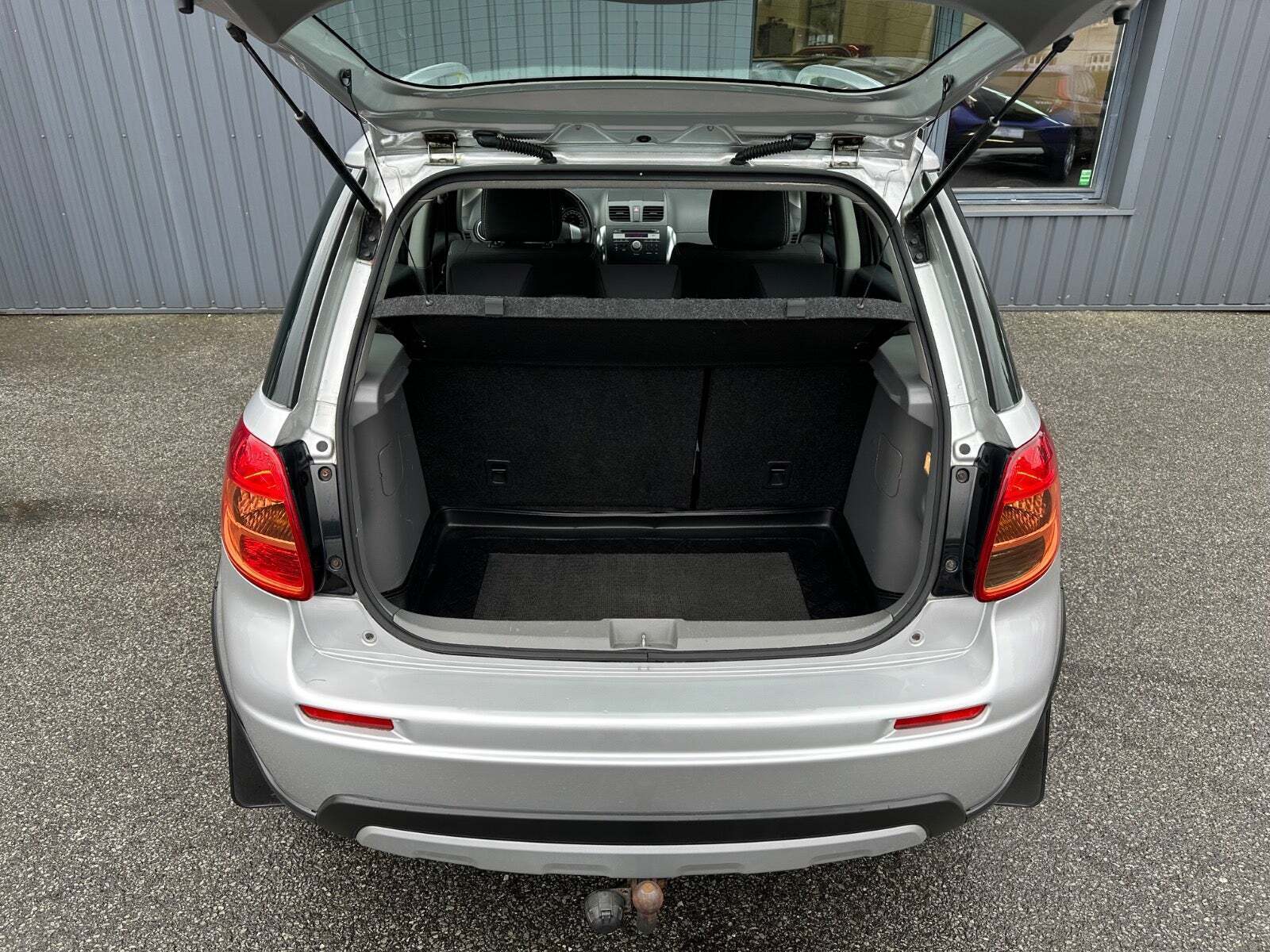 Sølv Suzuki SX4 fra 2012