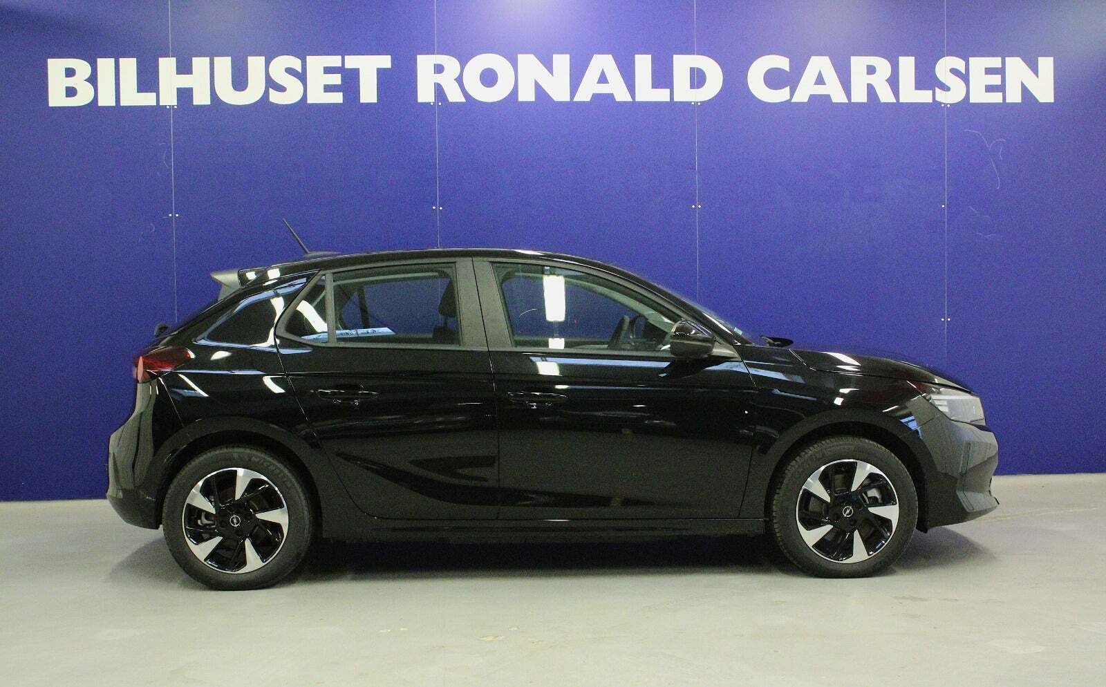 Sort Opel Corsa-e fra 2024