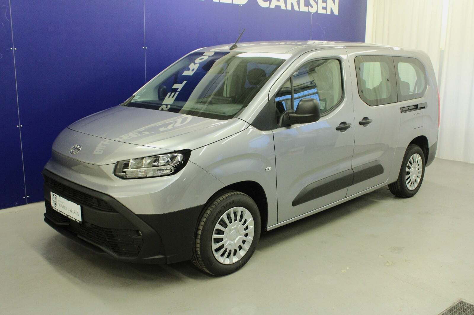 Sølv Toyota ProAce City Verso fra 2025