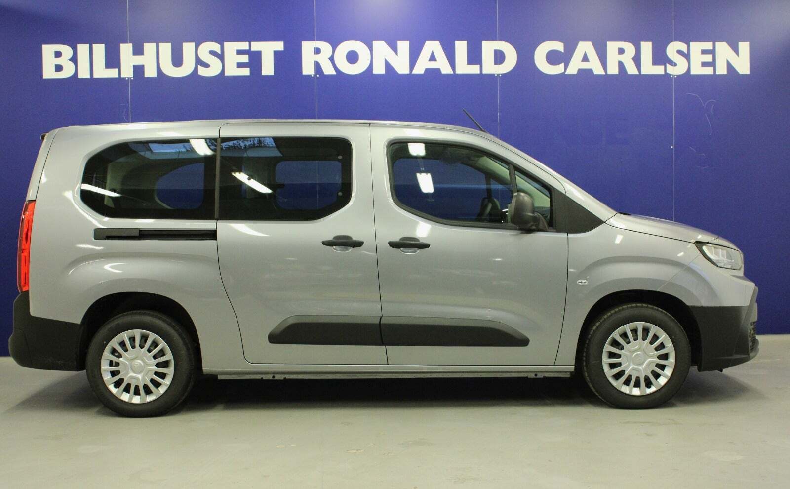 Sølv Toyota ProAce City Verso fra 2025