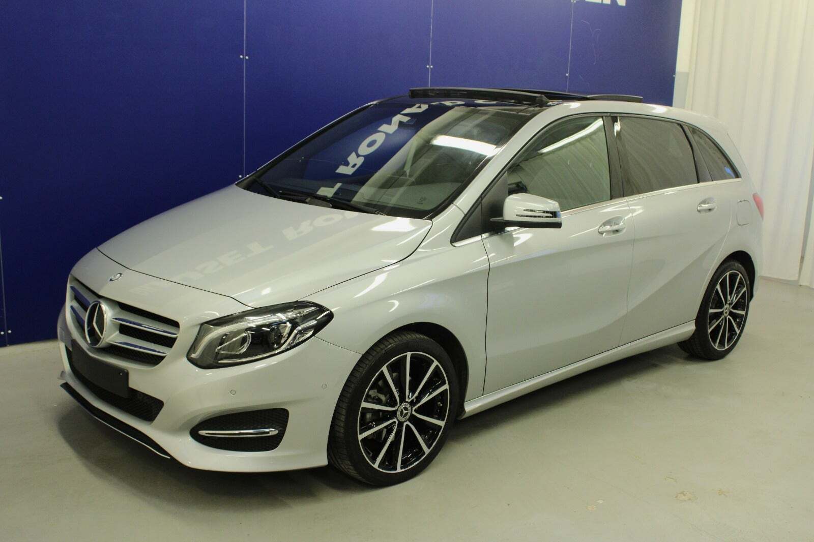 Sølv Mercedes B200 d fra 2016