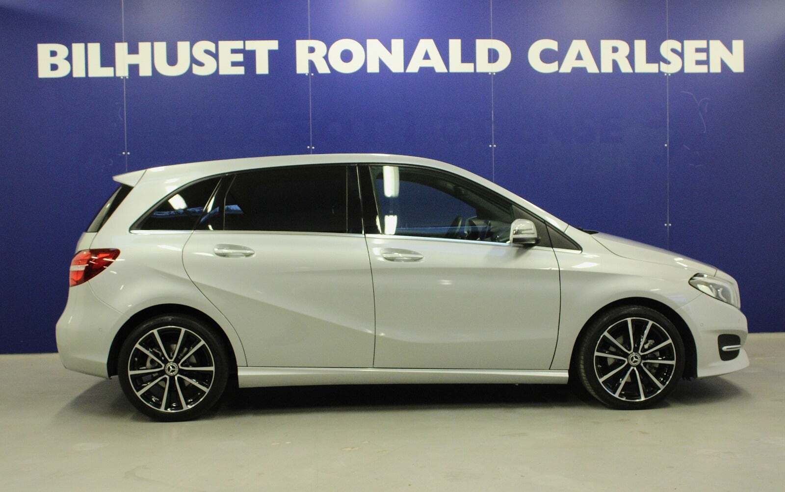 Sølv Mercedes B200 d fra 2016