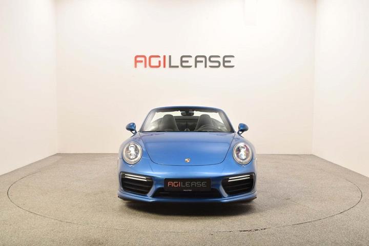 Blå Porsche 911 Turbo S fra 2016