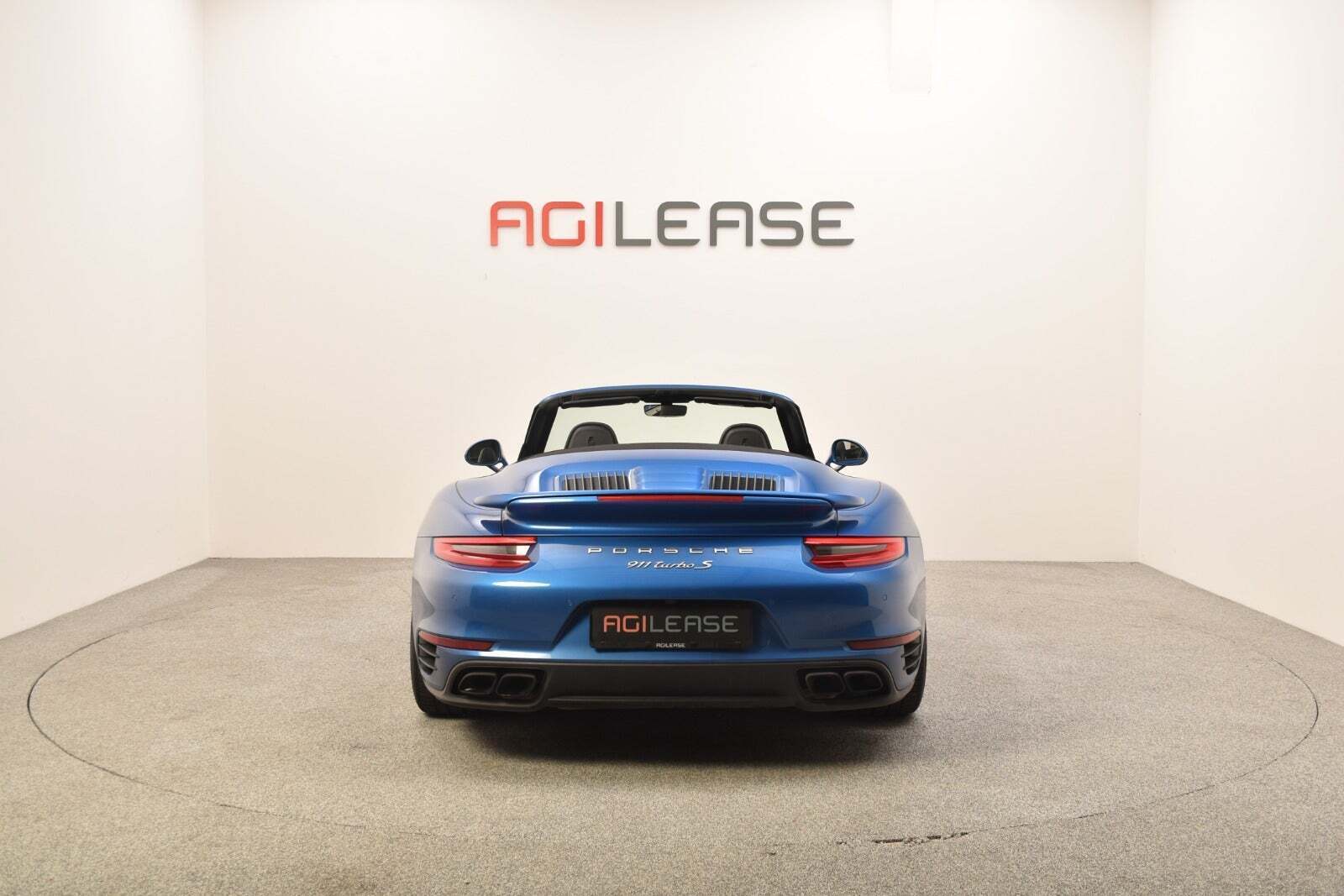 Blå Porsche 911 Turbo S fra 2016