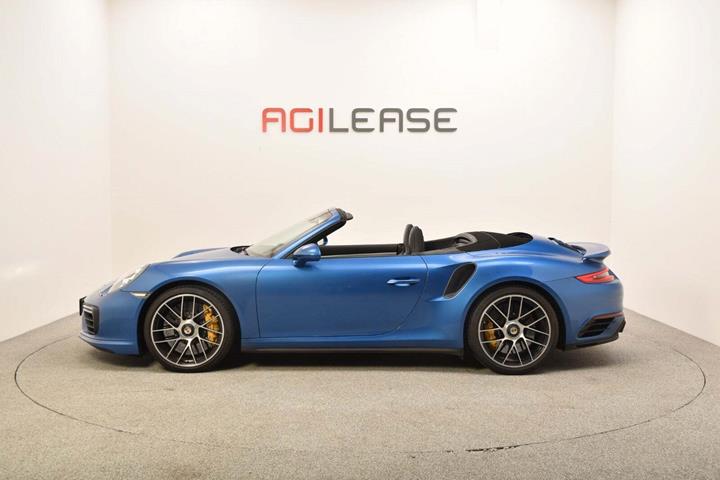 Blå Porsche 911 Turbo S fra 2016