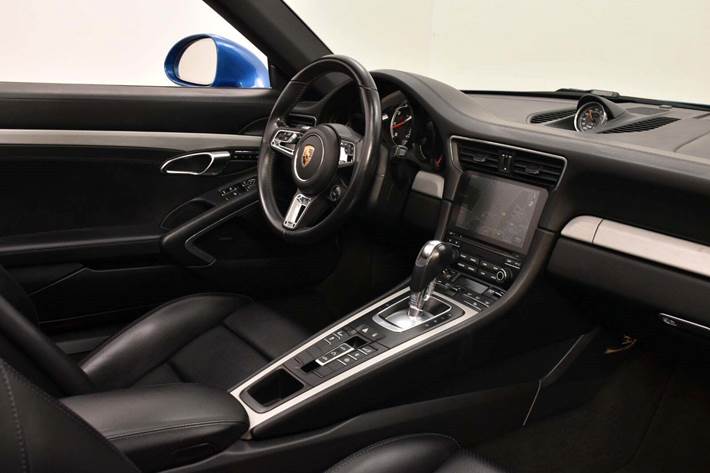 Blå Porsche 911 Turbo S fra 2016