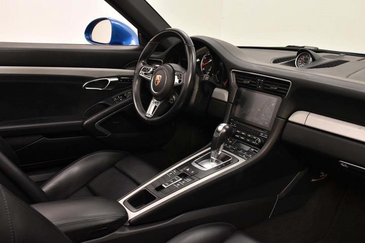 Blå Porsche 911 Turbo S fra 2016
