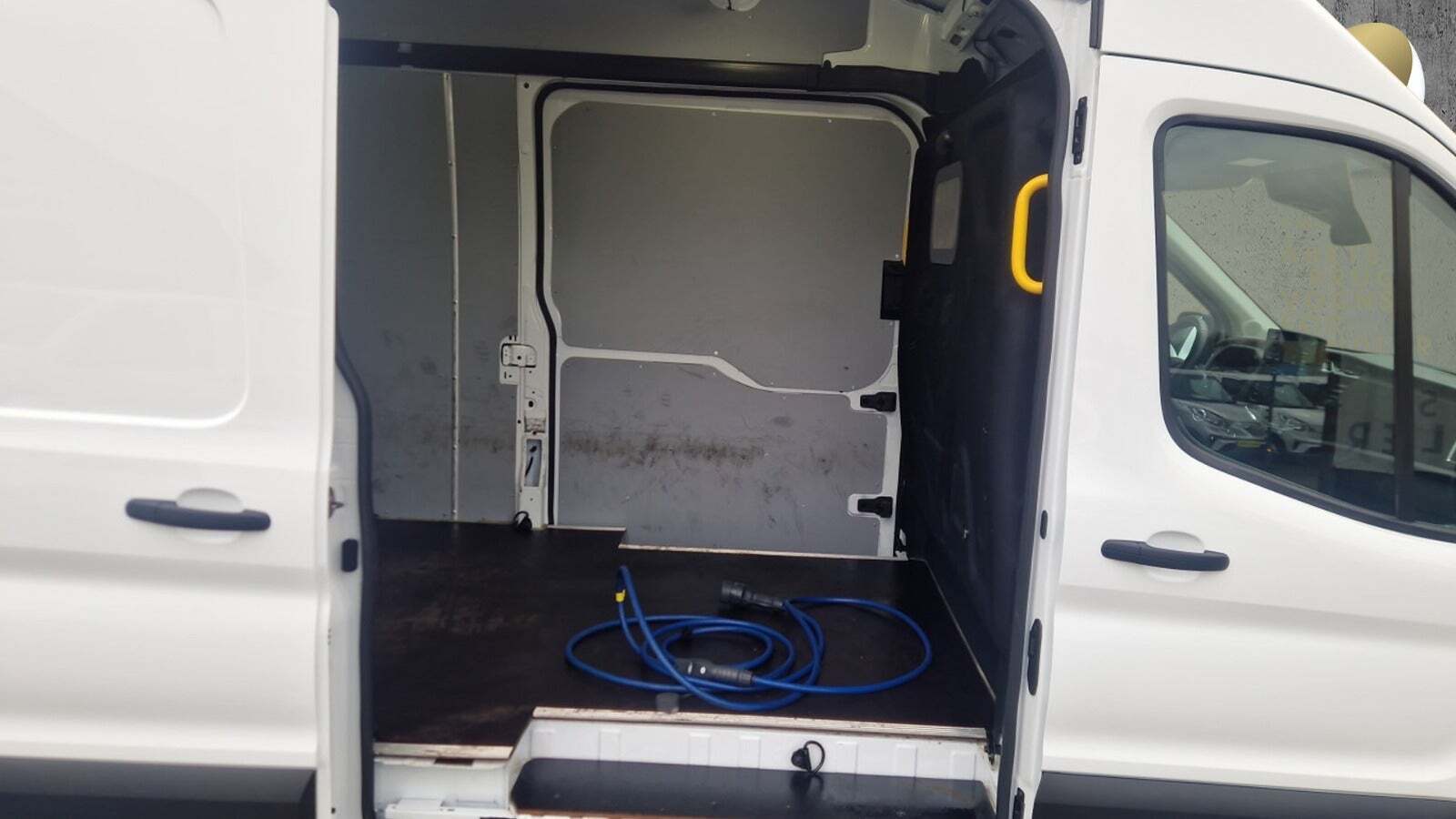 Hvid Ford E-Transit 350 L3 Van fra 2023