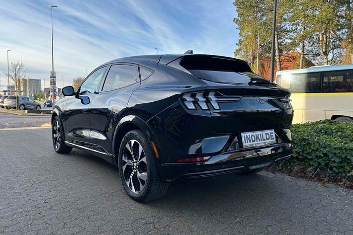 Sort Ford Mustang Mach-E fra 2023